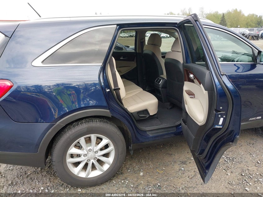 2017 Kia Sorento VIN 5XYPGDA55HG334123 IAAI salvage auction — REAR END, Bill Of Sale (Washington), sold $2,200 on 2026-07-24 (photo 8)