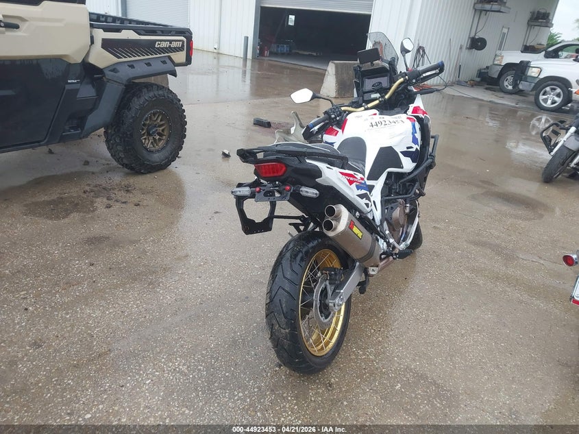 2025 Honda Crf VIN JH2SD15B2SK100449 IAAI salvage auction — FRONT END, Original (Texas), sold $7,750 on 2026-07-08 (photo 6)