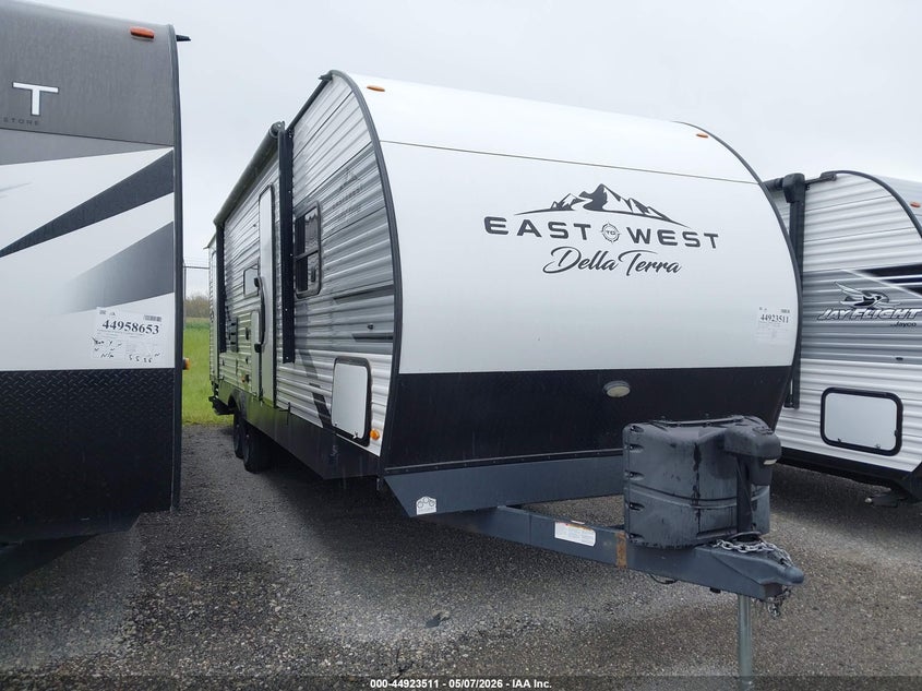 2022 East to west Della terra VIN 5ZT2DESBXN9009587 — IAAI salvage auction photo