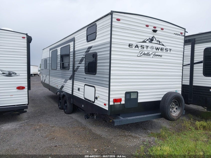 2022 East to west Della terra VIN 5ZT2DESBXN9009587 IAAI salvage auction — HAIL, Regular Certificate (Iowa), sold $7,800 on 2026-07-07 (photo 3)