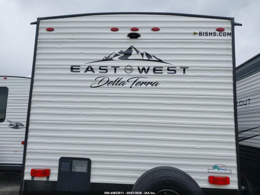 2022 East to west Della terra VIN 5ZT2DESBXN9009587 IAAI salvage auction — HAIL, Regular Certificate (Iowa), sold $7,800 on 2026-07-07 (photo 6)