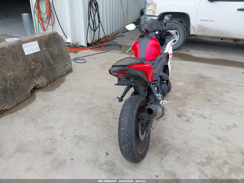 2015 Yamaha Yzf VIN MH3RH06Y5FK002340 IAAI salvage auction — LEFT & RIGHT, Original (Texas), sold $925 on 2026-07-08 (photo 6)