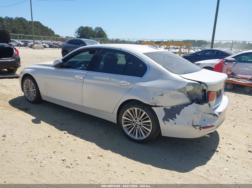 2013 BMW 3er VIN WBA3B3C52DJ810601 IAAI salvage auction — RIGHT SIDE, Salvage Title, sold $875 on 2026-07-09 (photo 3)