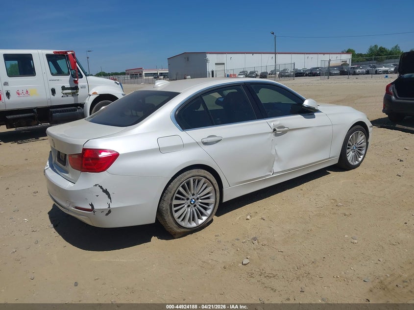 2013 BMW 3er VIN WBA3B3C52DJ810601 IAAI salvage auction — RIGHT SIDE, Salvage Title, sold $875 on 2026-07-09 (photo 4)