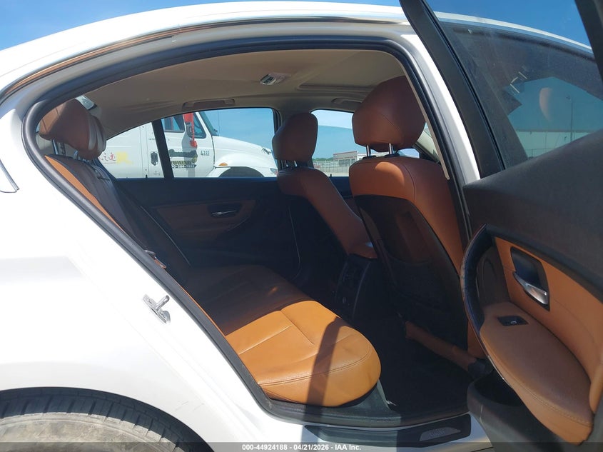 2013 BMW 3er VIN WBA3B3C52DJ810601 IAAI salvage auction — RIGHT SIDE, Salvage Title, sold $875 on 2026-07-09 (photo 8)