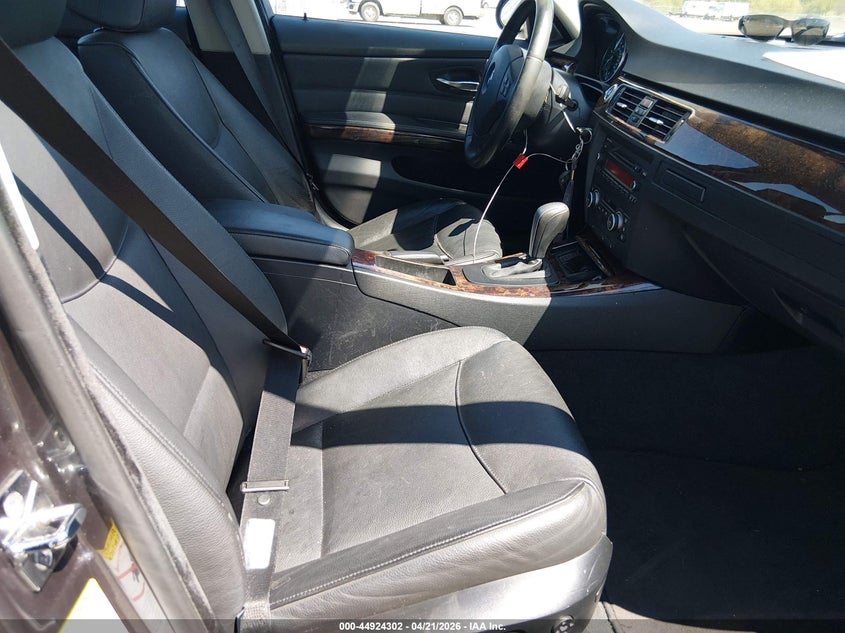 2008 BMW 3 series VIN WBAVC93558K043805 IAAI salvage auction — NORMAL WEAR, Clear (Michigan), sold $450 on 2026-07-20 (photo 5)