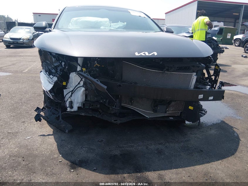 2025 Kia K4 VIN 3KPFT4DEXSE220688 IAAI salvage auction — FRONT END, Salvage Title, sold $2,550 on 2026-07-10 (photo 6)