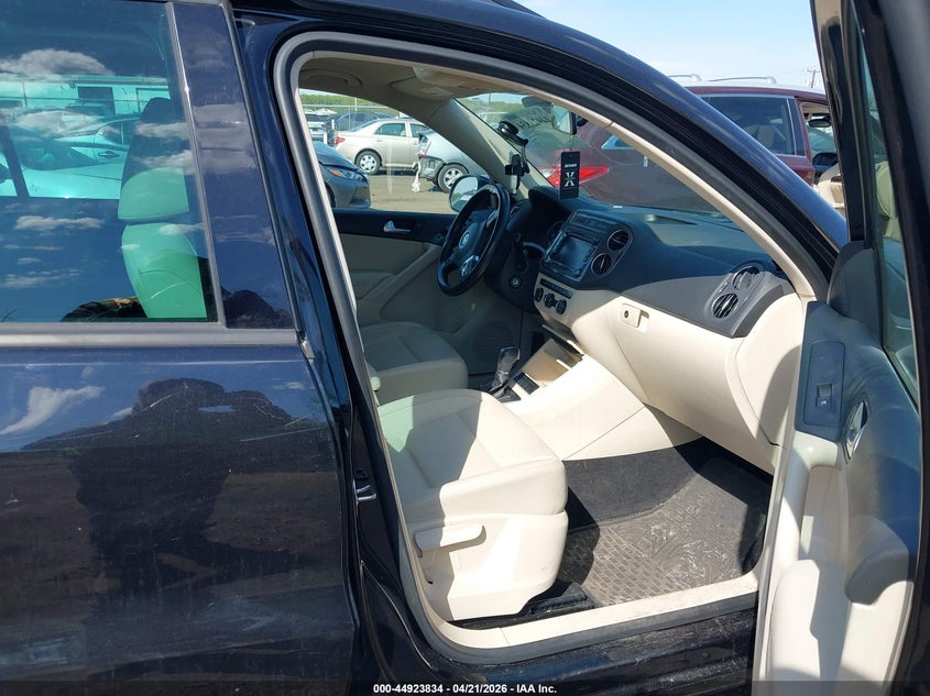 2015 Volkswagen Tiguan VIN WVGBV7AX7FW522592 IAAI salvage auction — NORMAL WEAR, Salvage (Texas), sold $225 on 2026-07-29 (photo 5)