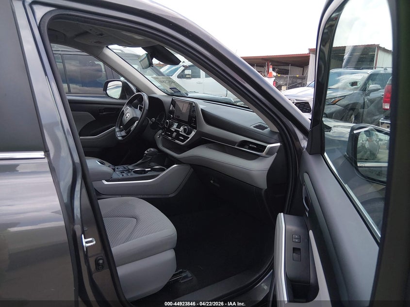 2023 Toyota Highlander VIN 5TDKDRAHXPS017580 IAAI salvage auction — RIGHT FRONT, Original (Texas), sold $350 on 2026-07-28 (photo 5)