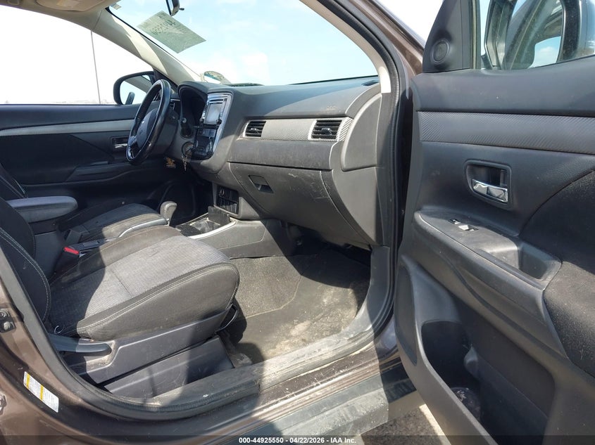 2017 Mitsubishi Outlander VIN JA4AD2A37HZ016369 IAAI salvage auction — HAIL, Salvage Title, sold $625 on 2026-07-13 (photo 5)