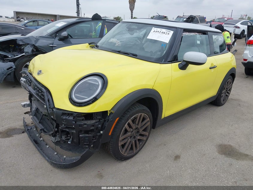 2025 Mini Hard top VIN WMW13GD05S2W53037 IAAI salvage auction — RIGHT FRONT, Salvage Title, sold $2,300 on 2026-07-08 (photo 2)