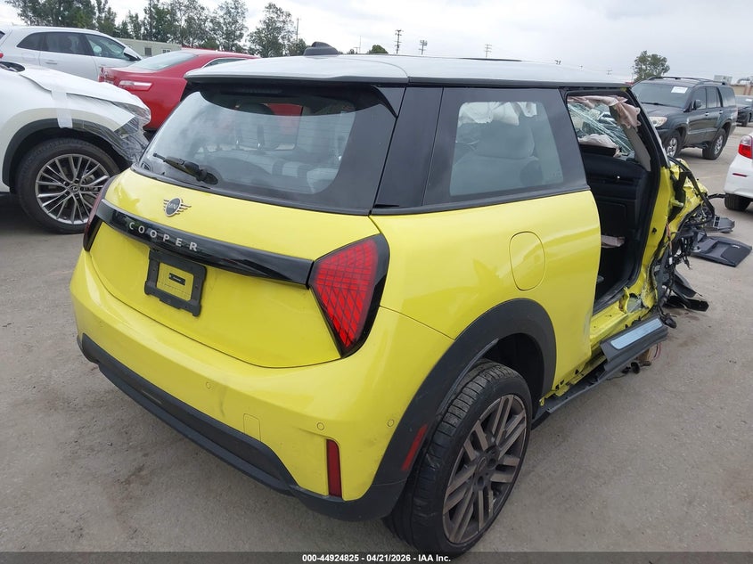 2025 Mini Hard top VIN WMW13GD05S2W53037 IAAI salvage auction — RIGHT FRONT, Salvage Title, sold $2,300 on 2026-07-08 (photo 4)
