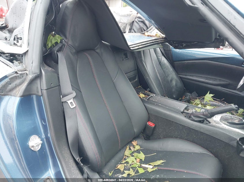 2019 Mazda Mx-5 VIN JM1NDAM77K0300824 IAAI salvage auction — STORM DAMAGE, Salvage Title, sold $2,550 on 2026-07-22 (photo 8)