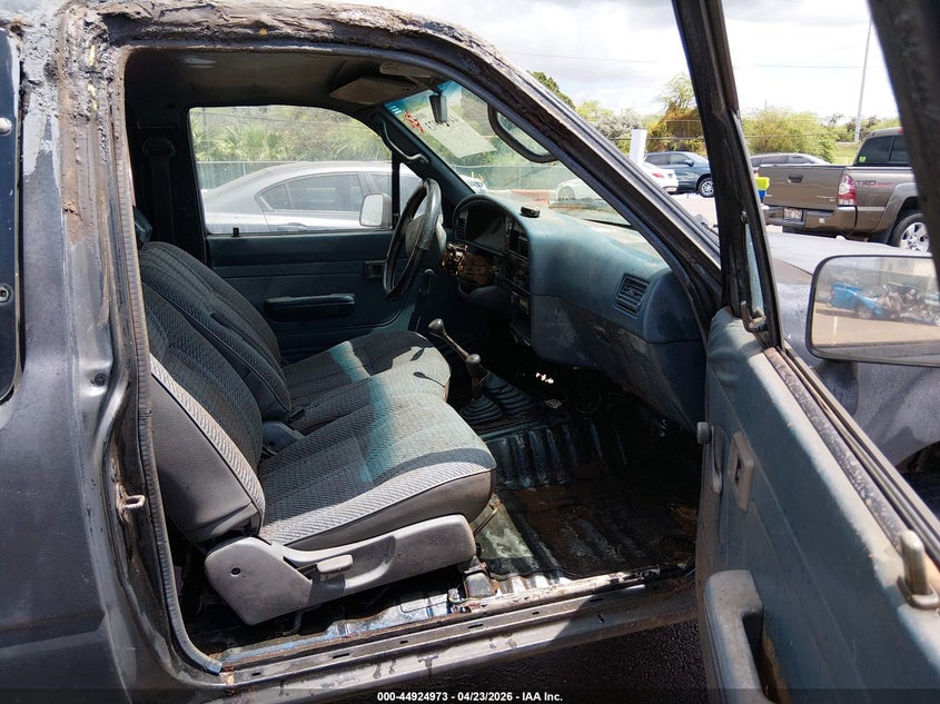 1992 Toyota Pickup VIN JT4VN13D5N5082068 IAAI salvage auction — WATER/FLOOD, Salvage (Hawaii), sold $100 on 2026-07-21 (photo 5)