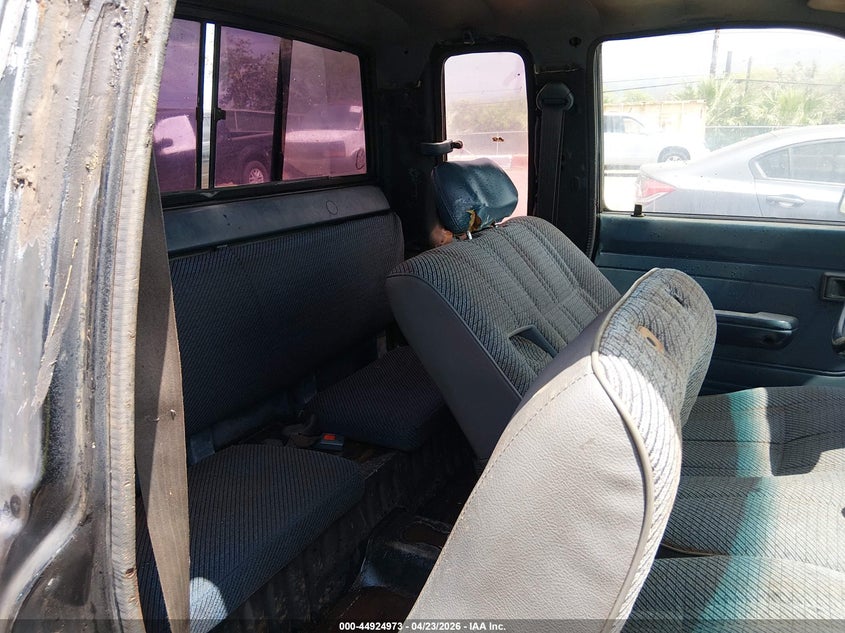 1992 Toyota Pickup VIN JT4VN13D5N5082068 IAAI salvage auction — WATER/FLOOD, Salvage (Hawaii), sold $100 on 2026-07-21 (photo 8)