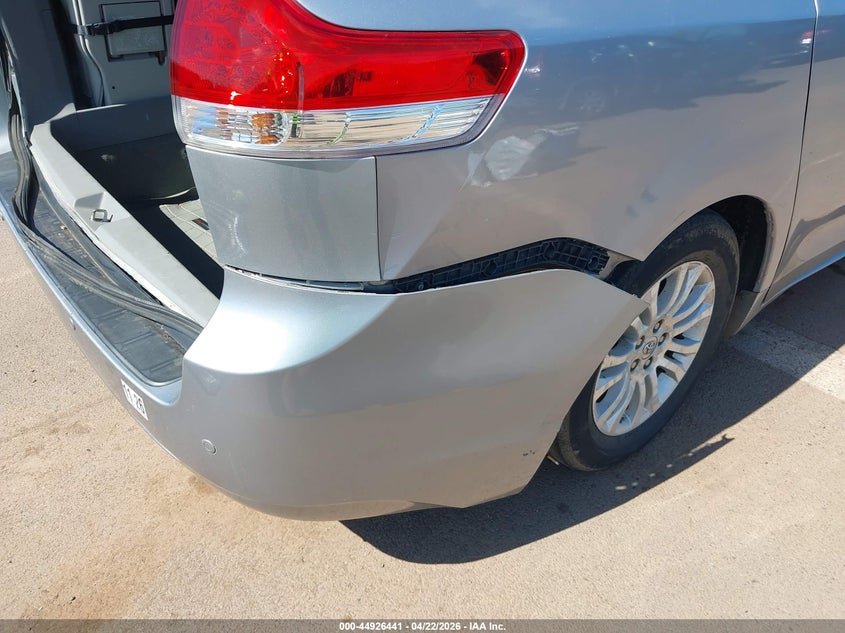 2011 Toyota Sienna VIN 5TDYK3DC9BS170411 IAAI salvage auction — FRONT END, Salvage (Hawaii), sold $100 on 2026-07-28 (photo 6)