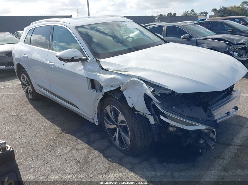 2024 Audi Q8 VIN WA15AAGE2RB008817 IAAI salvage auction — RIGHT FRONT, Salvage Title, sold $16,050 on 2026-07-09 (photo 1)