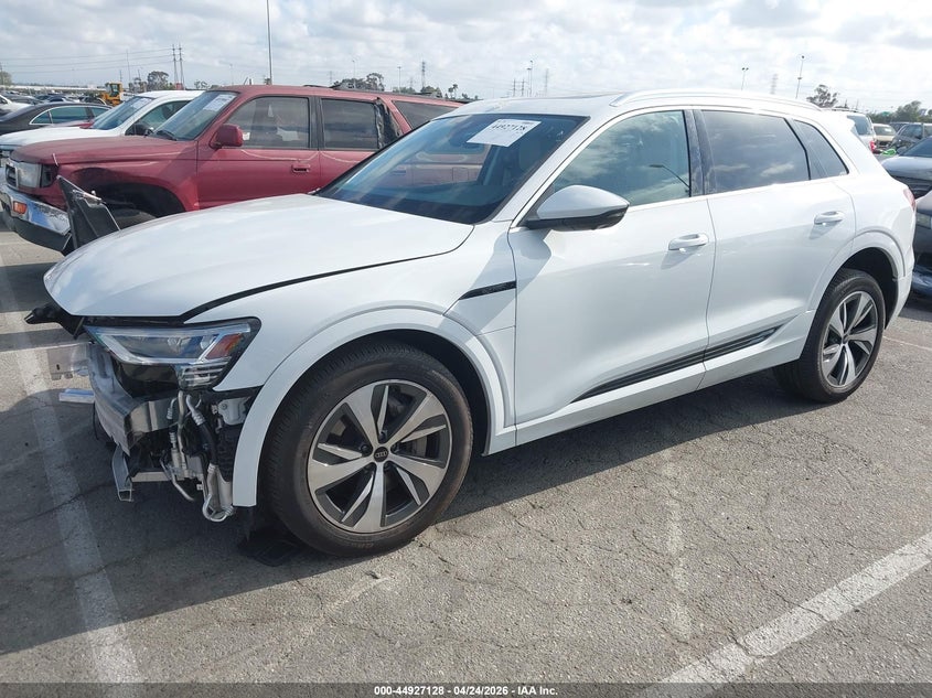 2024 Audi Q8 VIN WA15AAGE2RB008817 IAAI salvage auction — RIGHT FRONT, Salvage Title, sold $16,050 on 2026-07-09 (photo 2)