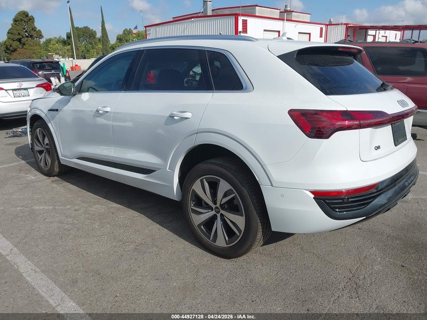 2024 Audi Q8 VIN WA15AAGE2RB008817 IAAI salvage auction — RIGHT FRONT, Salvage Title, sold $16,050 on 2026-07-09 (photo 3)