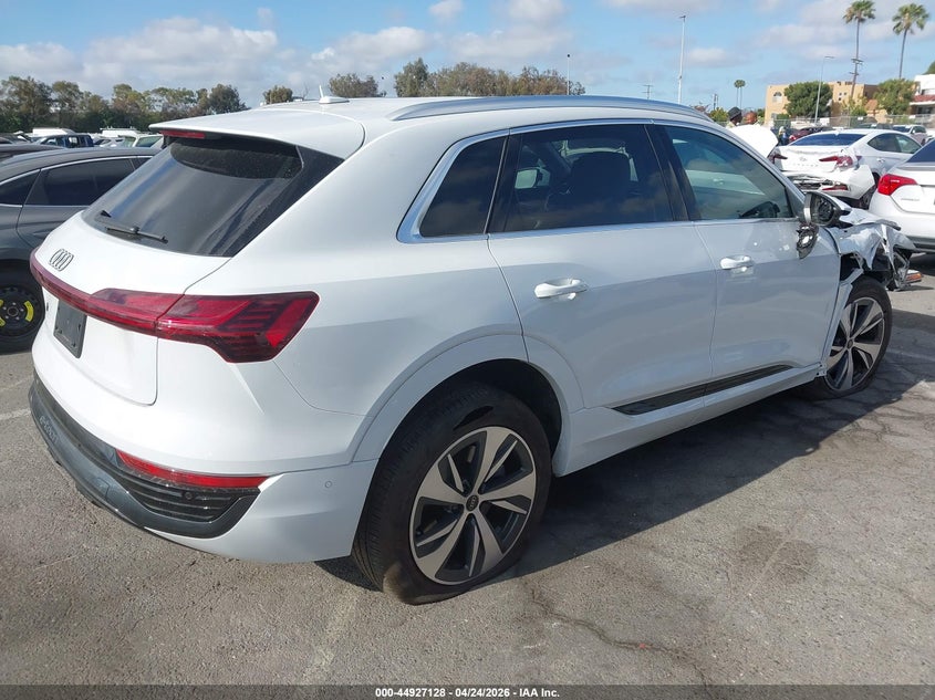2024 Audi Q8 VIN WA15AAGE2RB008817 IAAI salvage auction — RIGHT FRONT, Salvage Title, sold $16,050 on 2026-07-09 (photo 4)