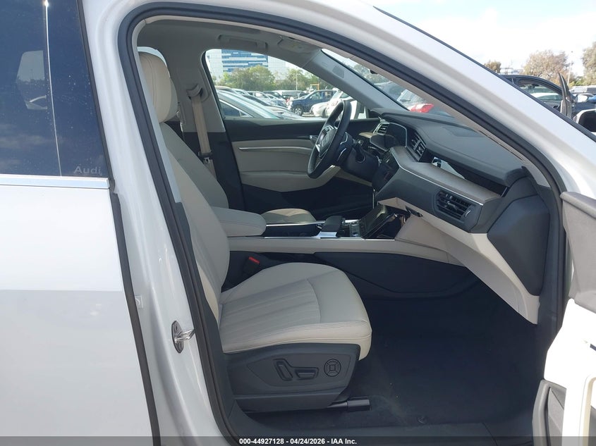 2024 Audi Q8 VIN WA15AAGE2RB008817 IAAI salvage auction — RIGHT FRONT, Salvage Title, sold $16,050 on 2026-07-09 (photo 5)