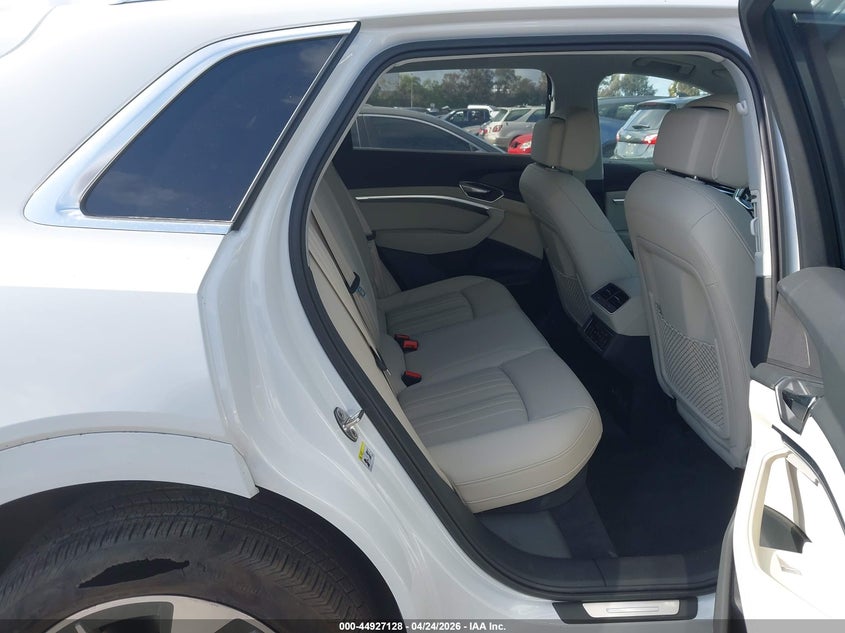 2024 Audi Q8 VIN WA15AAGE2RB008817 IAAI salvage auction — RIGHT FRONT, Salvage Title, sold $16,050 on 2026-07-09 (photo 8)