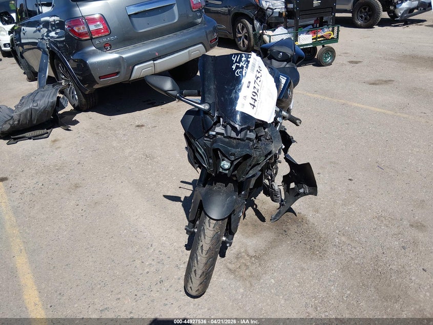 2024 Yamaha Yzf VIN JYARM38E5RA010975 IAAI salvage auction — LEFT SIDE, Salvage (Colorado), sold $1,875 on 2026-07-29 (photo 5)