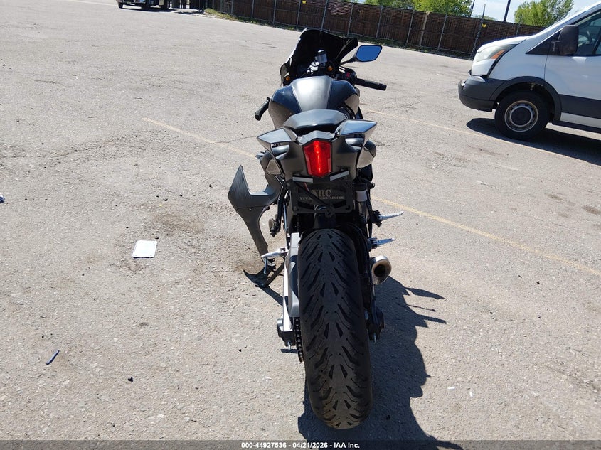 2024 Yamaha Yzf VIN JYARM38E5RA010975 IAAI salvage auction — LEFT SIDE, Salvage (Colorado), sold $1,875 on 2026-07-29 (photo 6)