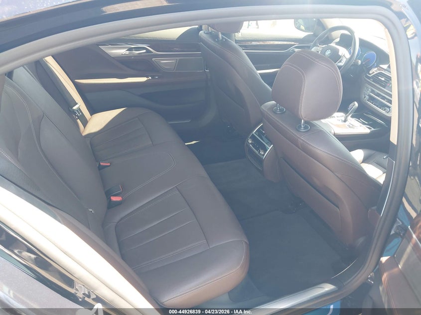 2019 BMW 7er VIN WBA7E2C56KB217785 IAAI salvage auction — FRONT END, Salvage Title, sold $11,100 on 2026-07-06 (photo 8)