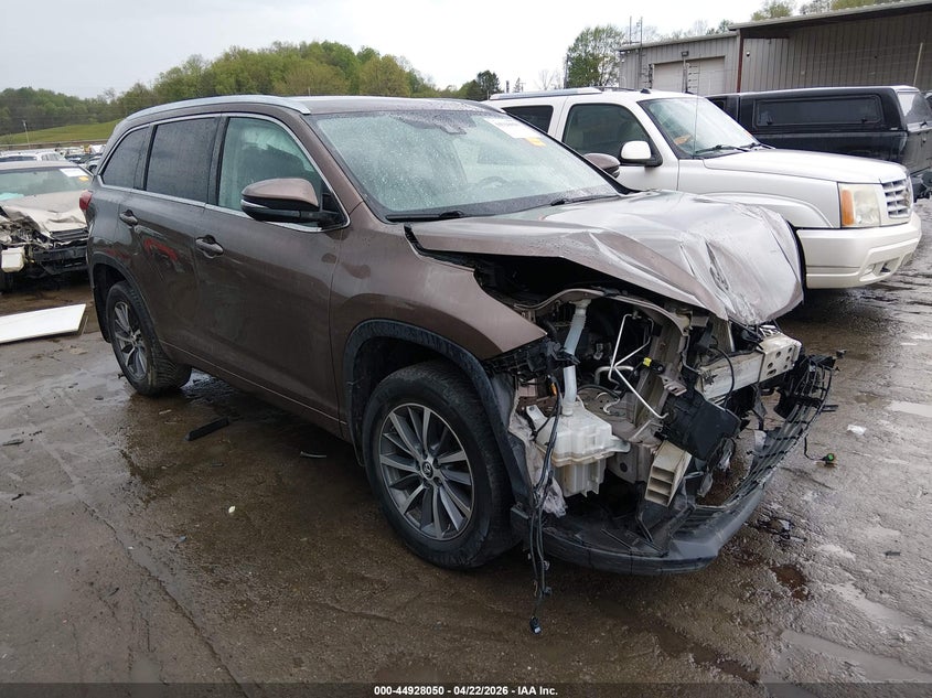 2018 Toyota Highlander VIN 5TDJZRFH7JS866546 IAAI salvage auction — FRONT END, Salvage (West Virginia), sold $5,950 on 2026-07-23 (photo 1)