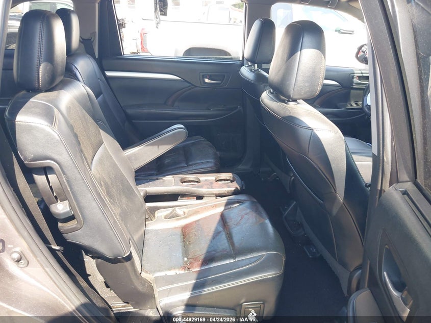 2019 Toyota Highlander VIN 5TDJZRFH6KS581337 IAAI salvage auction — REPOSSESSION, Salvage Title, sold $11,225 on 2026-07-13 (photo 8)