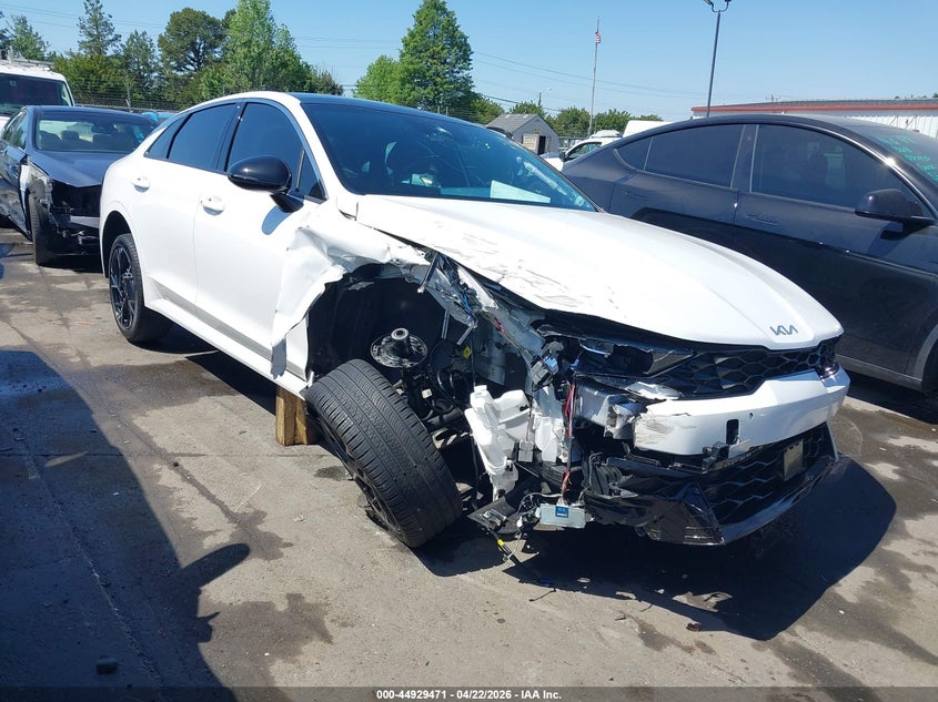 2025 Kia K5 VIN KNAG64J73S5393463 IAAI salvage auction — RIGHT FRONT, Salvage Title, sold $8,275 on 2026-07-06 (photo 1)