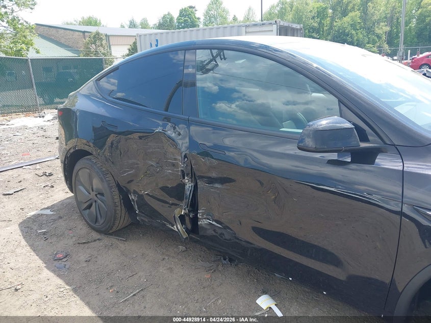 2026 Tesla Model y VIN 7SAYGDED1TA664458 IAAI salvage auction — SIDE, Salvage Title, sold $17,600 on 2026-07-29 (photo 6)