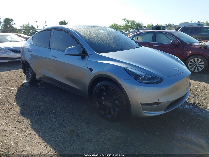 2024 Tesla Model y VIN 7SAYGDEE8RA299293 IAAI salvage auction — SIDE, Salvage Title, sold $11,200 on 2026-07-22 (photo 1)