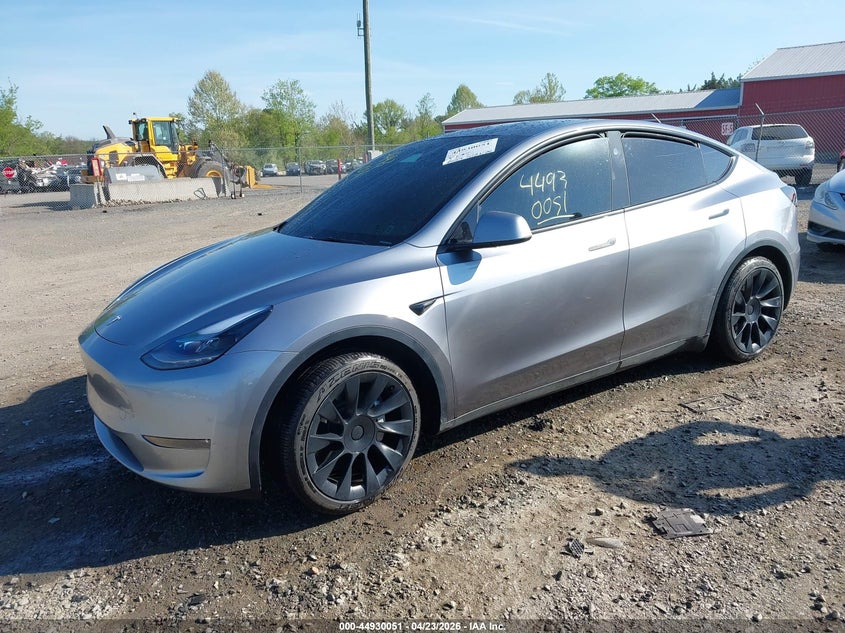 2024 Tesla Model y VIN 7SAYGDEE8RA299293 IAAI salvage auction — SIDE, Salvage Title, sold $11,200 on 2026-07-22 (photo 2)