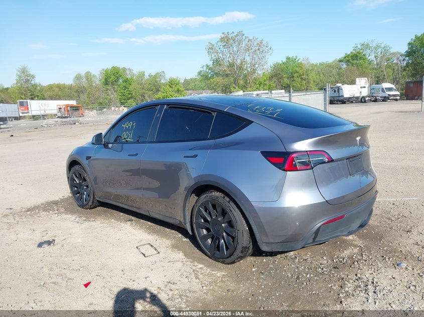 2024 Tesla Model y VIN 7SAYGDEE8RA299293 IAAI salvage auction — SIDE, Salvage Title, sold $11,200 on 2026-07-22 (photo 3)