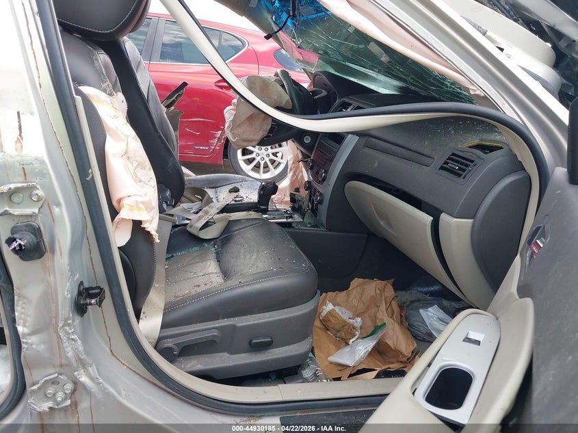 2010 Mercury Milan VIN 3MEHM0JG7AR660541 IAAI salvage auction — ROLLOVER, Non-Repairable (Texas), sold $25 on 2026-07-28 (photo 5)