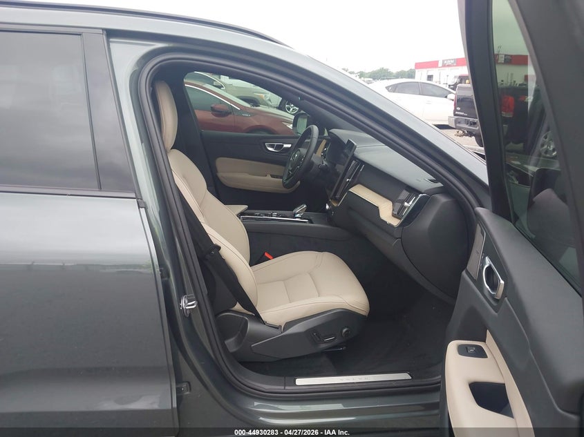 2026 Volvo Xc60 VIN YV4M12RC9T1372522 IAAI salvage auction — REAR END, Salvage Title, sold $23,200 on 2026-07-13 (photo 5)
