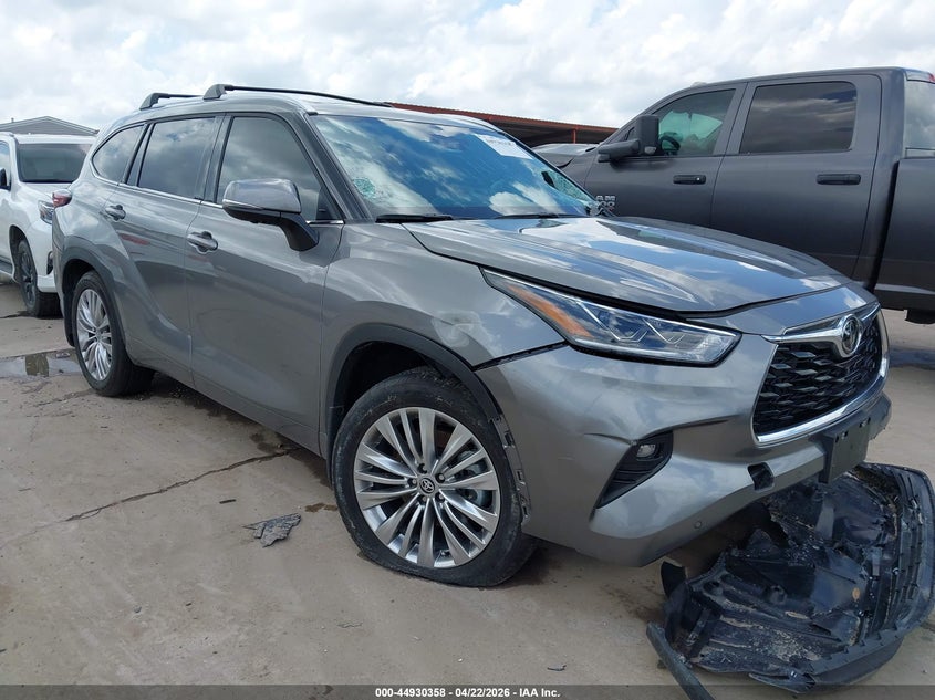 2026 Toyota Highlander VIN 5TDKDRBH7TS599159 IAAI salvage auction — FRONT & REAR, Original (Texas), sold $19,150 on 2026-07-14 (photo 1)