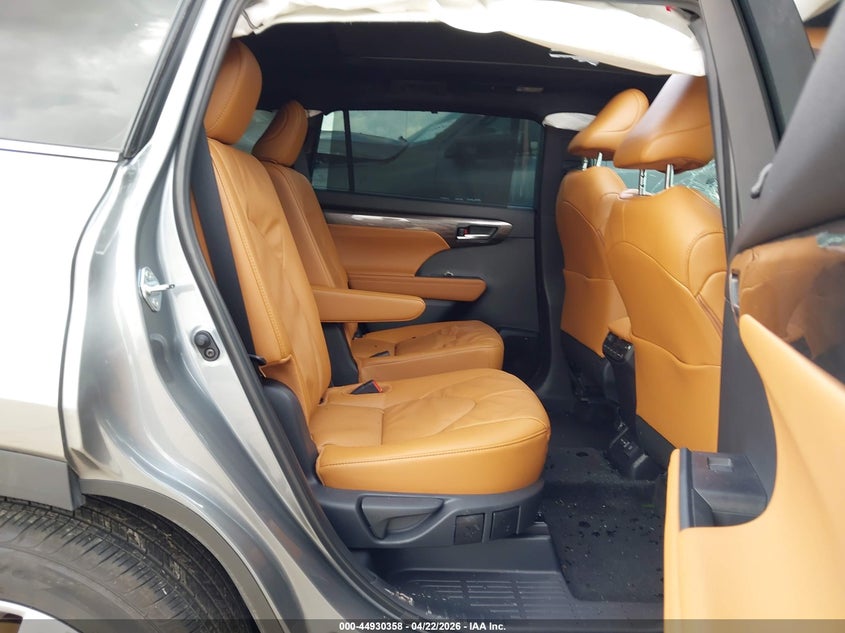 2026 Toyota Highlander VIN 5TDKDRBH7TS599159 IAAI salvage auction — FRONT & REAR, Original (Texas), sold $19,150 on 2026-07-14 (photo 8)