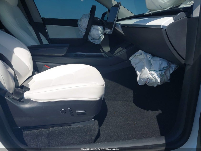 2021 Tesla Model y VIN 5YJYGDED2MF174998 IAAI salvage auction — FRONT END, Salvage Title, sold $7,525 on 2026-08-24 (photo 5)