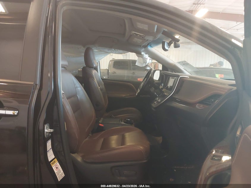 2017 Toyota Sienna VIN 5TDDZ3DC1HS173452 IAAI salvage auction — REAR END, Salvage Title, sold $2,550 on 2026-07-28 (photo 5)