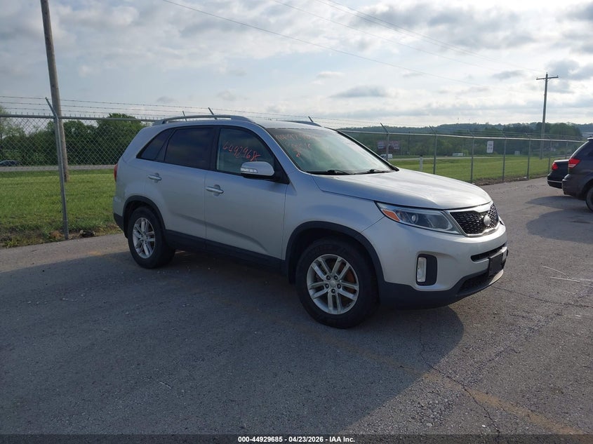 2015 Kia Sorento VIN 5XYKT3A65FG587609 IAAI salvage auction — NORMAL WEAR, Salvage Title, sold $475 on 2026-07-09 (photo 1)