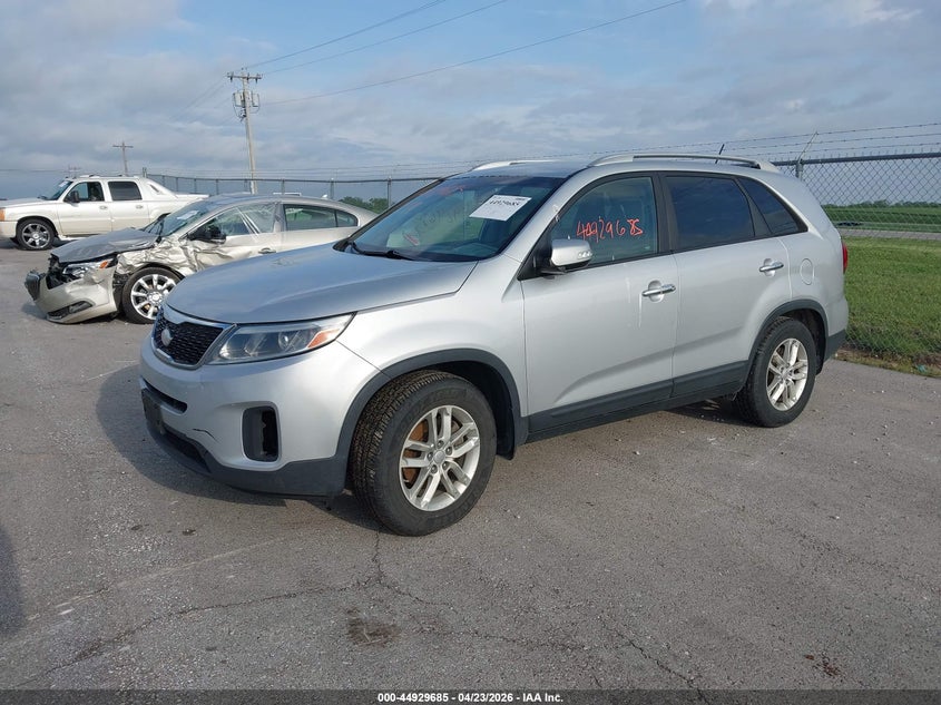 2015 Kia Sorento VIN 5XYKT3A65FG587609 IAAI salvage auction — NORMAL WEAR, Salvage Title, sold $475 on 2026-07-09 (photo 2)