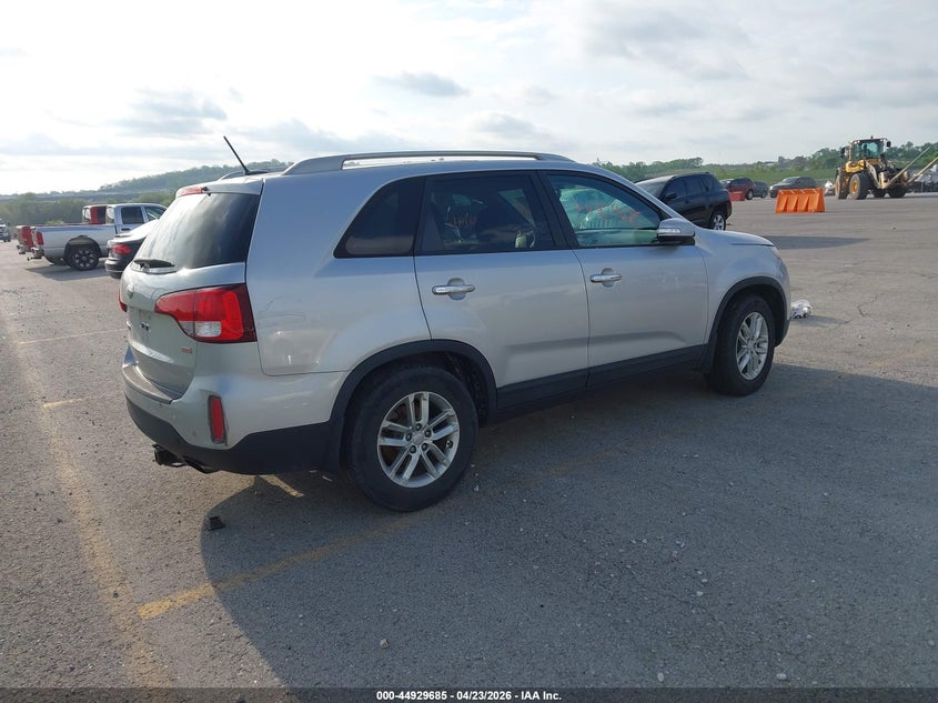 2015 Kia Sorento VIN 5XYKT3A65FG587609 IAAI salvage auction — NORMAL WEAR, Salvage Title, sold $475 on 2026-07-09 (photo 4)