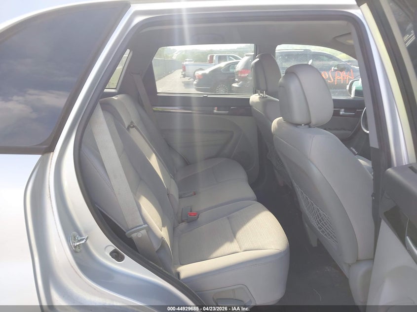 2015 Kia Sorento VIN 5XYKT3A65FG587609 IAAI salvage auction — NORMAL WEAR, Salvage Title, sold $475 on 2026-07-09 (photo 8)