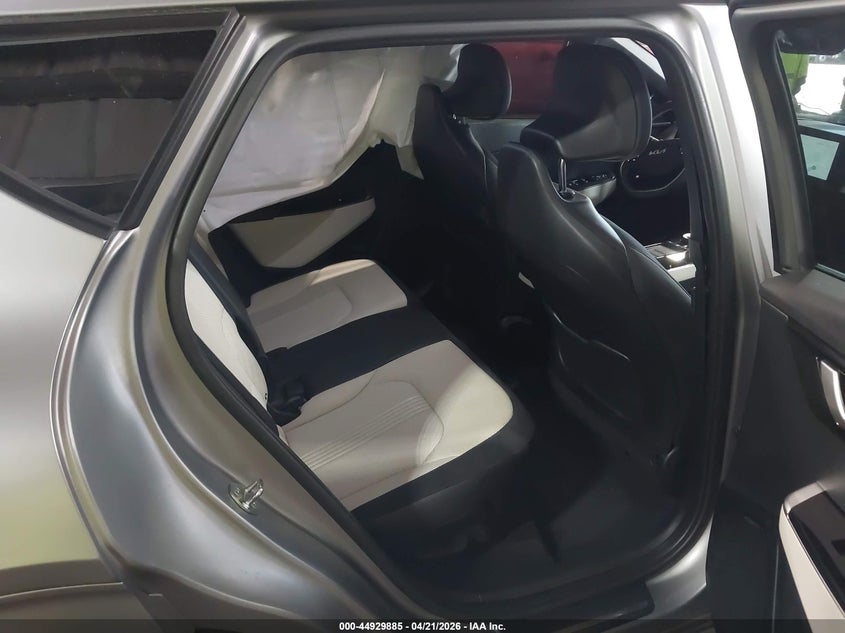 2023 Kia Ev6 VIN KNDC44LA1P5116995 IAAI salvage auction — SIDE, Salvage Title, sold $11,400 on 2026-08-15 (photo 8)