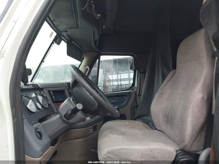 2017 Freightliner Cascadia 113 VIN 3AKJGHDV7HSHR2596 IAAI salvage auction — Unknown, Salvage (Texas), sold $25 on 2026-07-28 (photo 7)