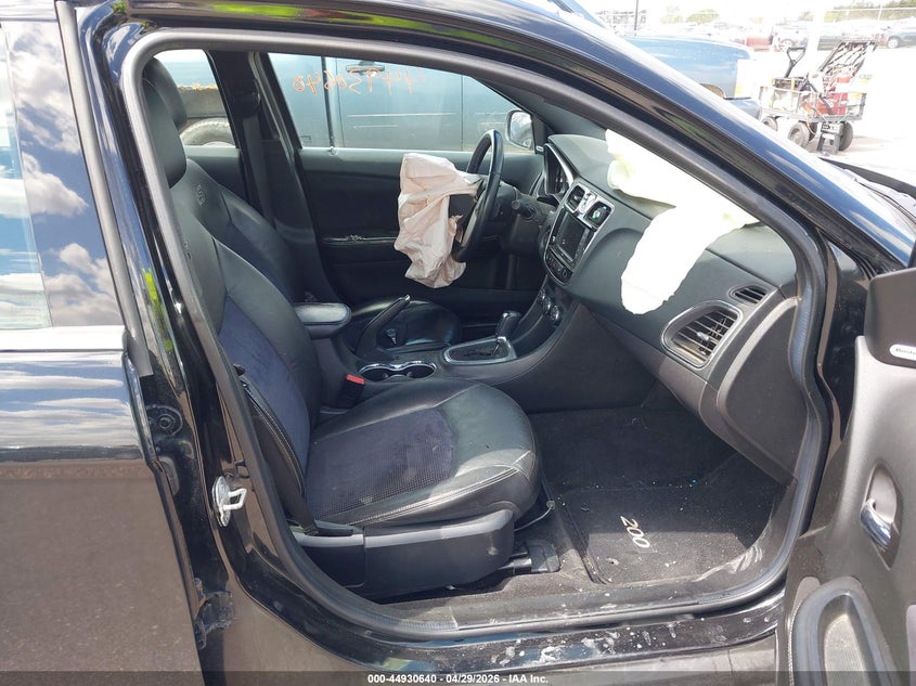 2014 Chrysler 200 VIN 1C3CCBCG3EN186706 IAAI salvage auction — LEFT FRONT, Prior Salvage (Minnesota), sold $400 on 2026-08-24 (photo 5)