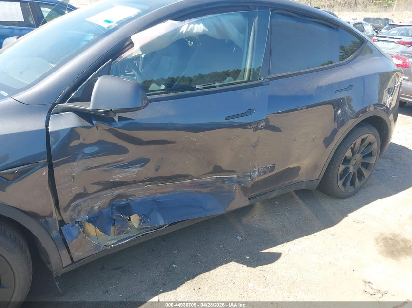 2022 Tesla Model y VIN 7SAYGDEE5NA009067 IAAI salvage auction — LEFT SIDE, Salvage Title, sold $13,250 on 2026-07-10 (photo 6)